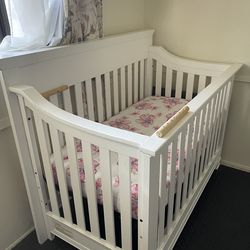 Title: Baby Cache Covington Crib – White (Excellent Condition)