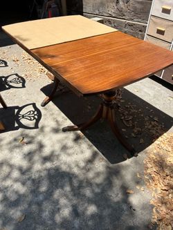 Solid wood table and 5 chairs great craftsmanship