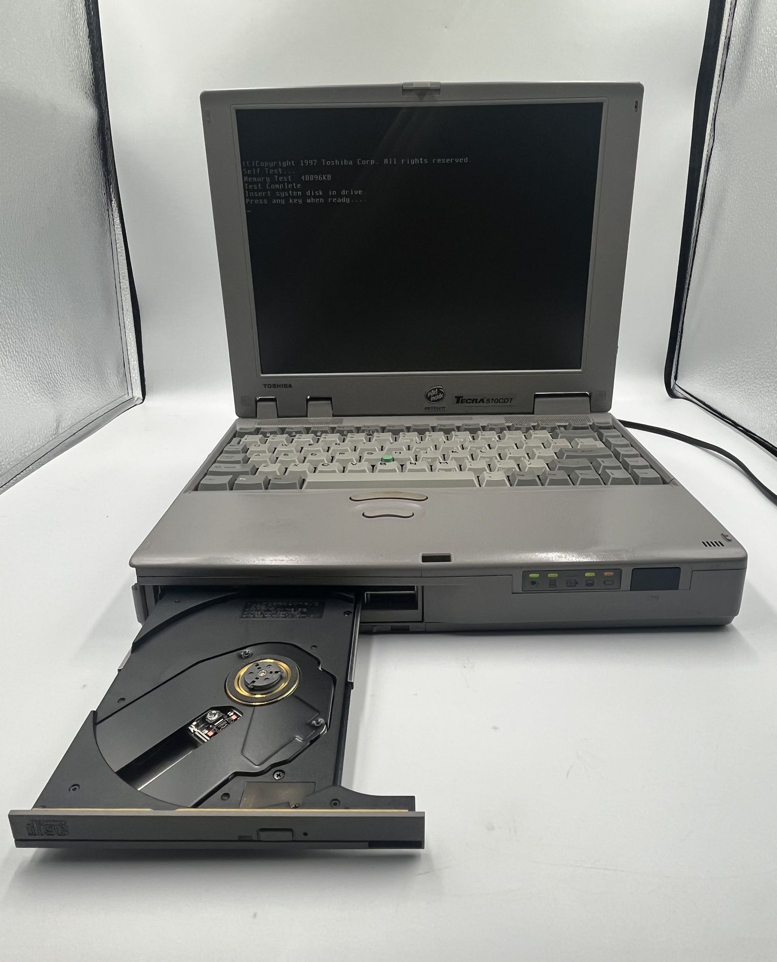 Vintage Toshiba Tecra 510CDT laptop. 1997 ,Intel Pentium 133MHz processor and a 12.1-inc