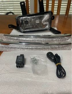 🚗 Fog Light Parts Lot – Right Fog Light, Trim Pieces, Relay & Switch 🚗