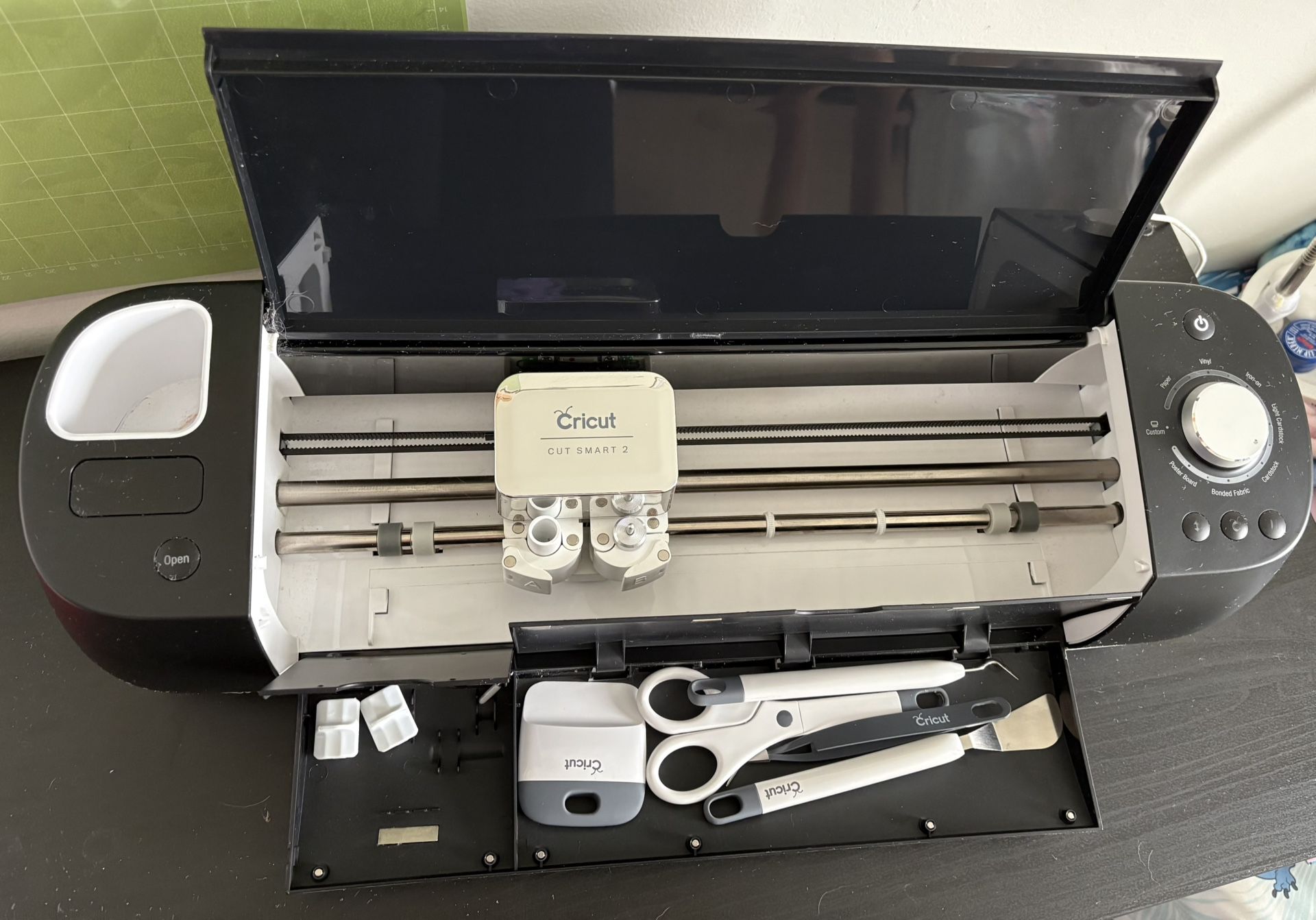 Cricut Explore Air 2 | Comes With Tons Of Accessories!!