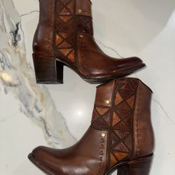 Cuadra women’s boots size 9