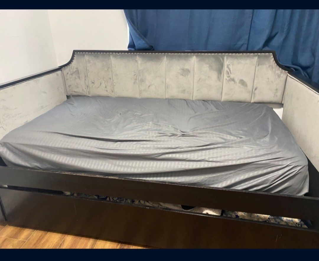 Daybed With Trundle