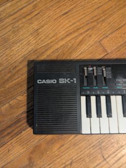 Casio SK-1 Portable 32 Key Sampling Keyboard - Works, With Ac Cable