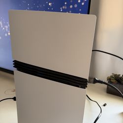 PS5 Pro Digital 2TB + Razer Wolverine V2 Pro (Pro Controller Bundle)