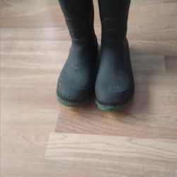 Rain Boots (Size 8)