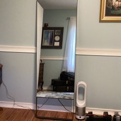 Lulu Lemon Smart Fitness Mirror