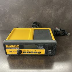 DEWALT DXAEC801B 30 Amp Bench Battery Charger / 80 Amp Engine Start – 12V
