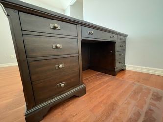 Office Desk Walnut & Gaming Chair $500 OBO