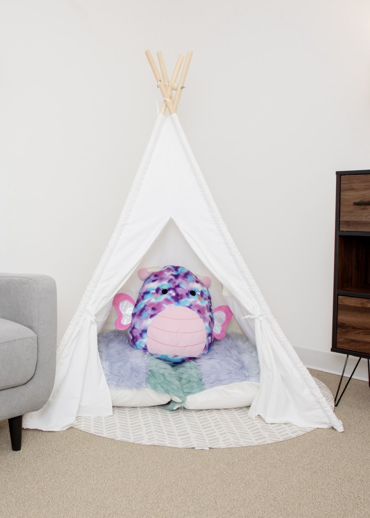 Kids/Play Tent w/Pottery Barn Faux Leather Floor Mat & Pottery Barn Unicorn Pillows x2