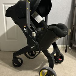 Doona Carset/ Stroller With Base 
