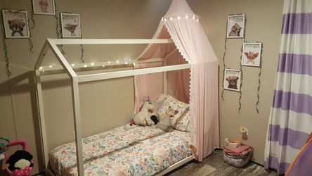House bed frame twin(Only frame )