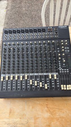 Mackie 1642-VLZ Pro 16-Channel Mixer
