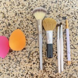 Makeup Brushes And Beauty Blender Bundle
