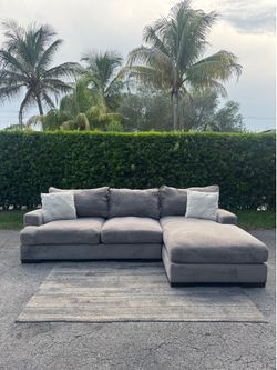 Cindy Crawford Sectional Sofa(Delivery Available)