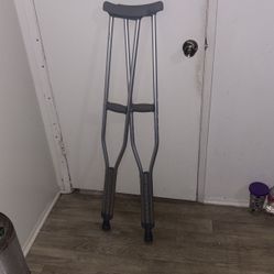 Adult Crutches 