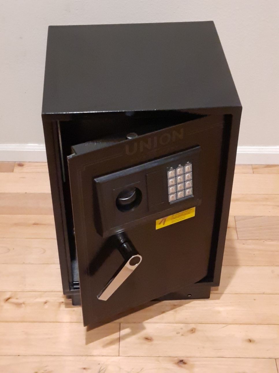 Union Safe Co. 1.51 cu ft safe for Sale in WA OfferUp