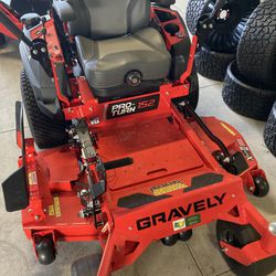 Gravely Commercial Zero Turn Riding Lawn Mower 