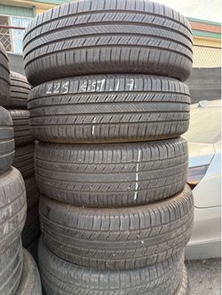 Vendo 225/65/ar17 Michelin las 4 Llanta Por $170