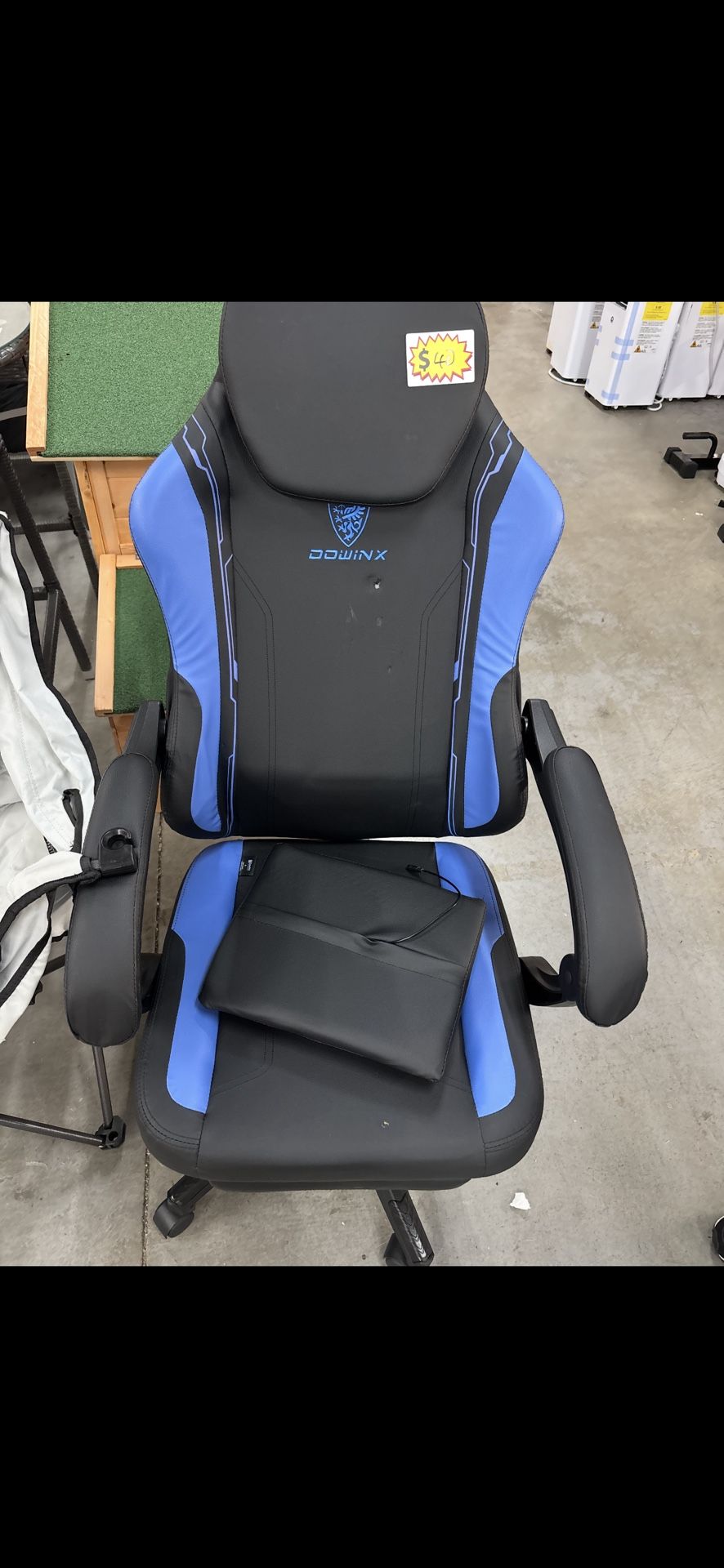 New gaming chair with massage and footrest