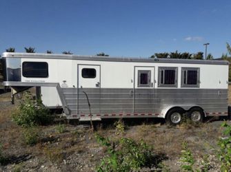 Bloomer Horse Trailer