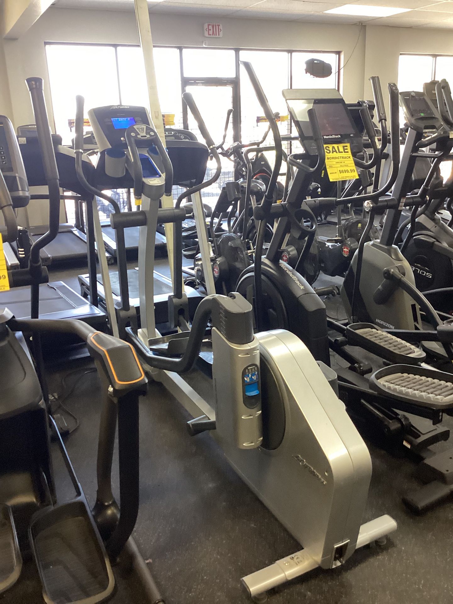 Elliptical Machine Life Fitness X5 With Adjustable Stride From 18” - 24”
