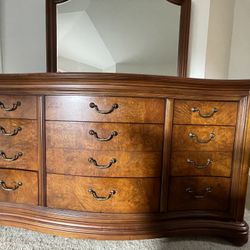 Thomasville British Gentry Bedroom Set Furniture