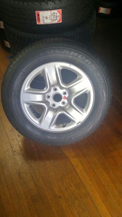 Rin y llanta nueva con sensor de rav4