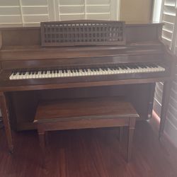 Free Hallet Davis &Co. Piano 