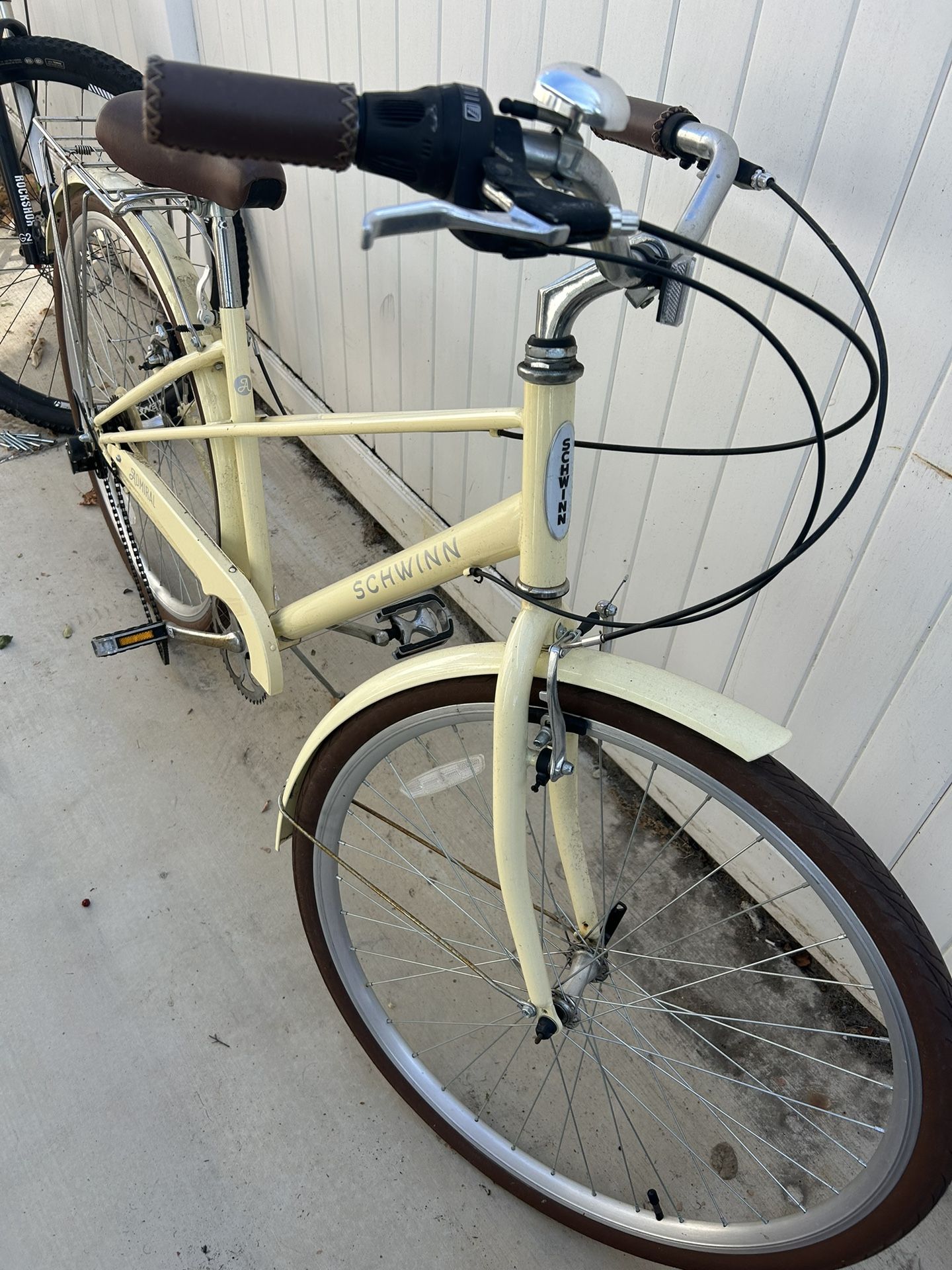 Cute Yellow Schwinn Beach cruiser