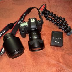 The Canon EOS 6D is a compact and lightweight (755 g) full-frame DSLR. It comes with two tripods, a small flashlight, a carrying case, and two new len