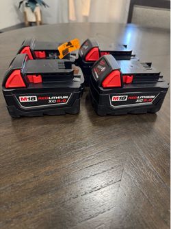 Milwaukee M18 XC5.0 battery 70 EACH$$$ Cada pila 70$$