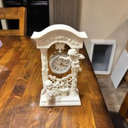 Vintage 2002 Avon Gift Collection Cherub Clock Angel Mantel Quartz