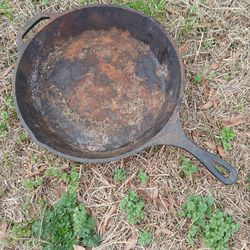 Cast Iron LODGE Skillet