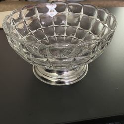 Stunning Indiana Glass Serving Bowl 