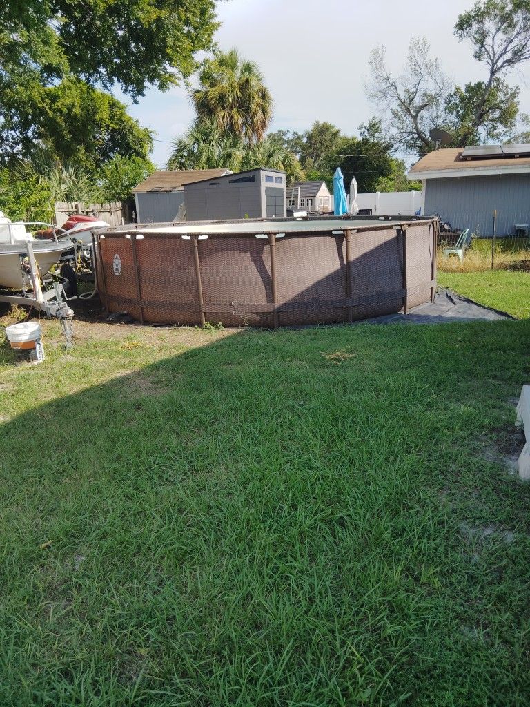 Free Swimming Pool