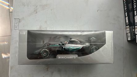 Minichamps 1:18 Mercedes Petronas F1 Model Car