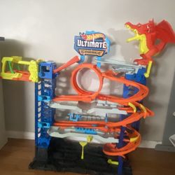 Hot Wheels  Track Ultimate Garage  In Good Condition My Son Dont Really Play With It  Thats The Reason Im Selling It Original Price 100