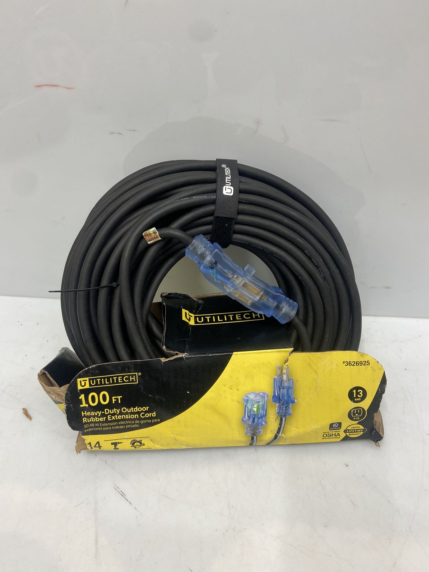 Utilitech Rubber Cords 100-ft 14 / 3 3 Prong Black Indoor/Outdoor SJOOW Heavy Duty Lighted Extension Cord Item #(contact info removed) | Model #UTP732