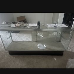 Display cases in very good condition