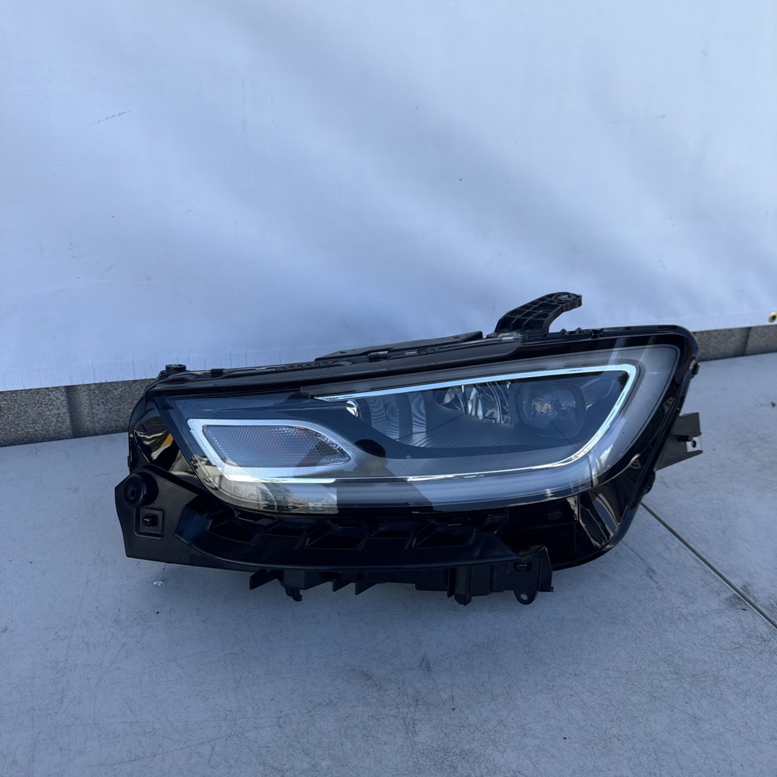 2021 2022 2023 2024 Chrysler Pacifica Headlight Headlamp Left Driver Side LH Used OEM ORIGINAL