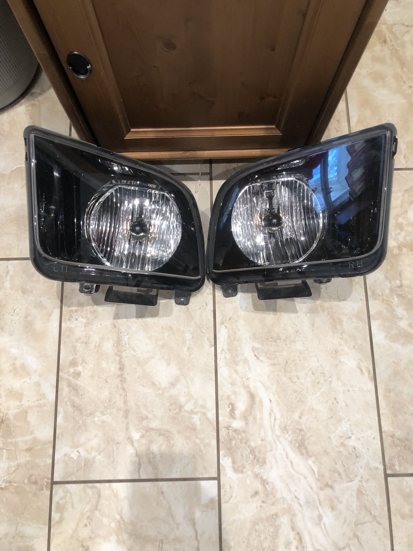 Ford Mustang Headlights 05-09