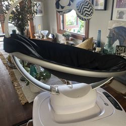 mamaRoo® multi-motion baby swing