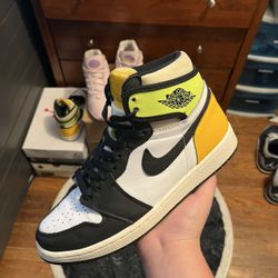 Jordan 1 Volt Size 8.5