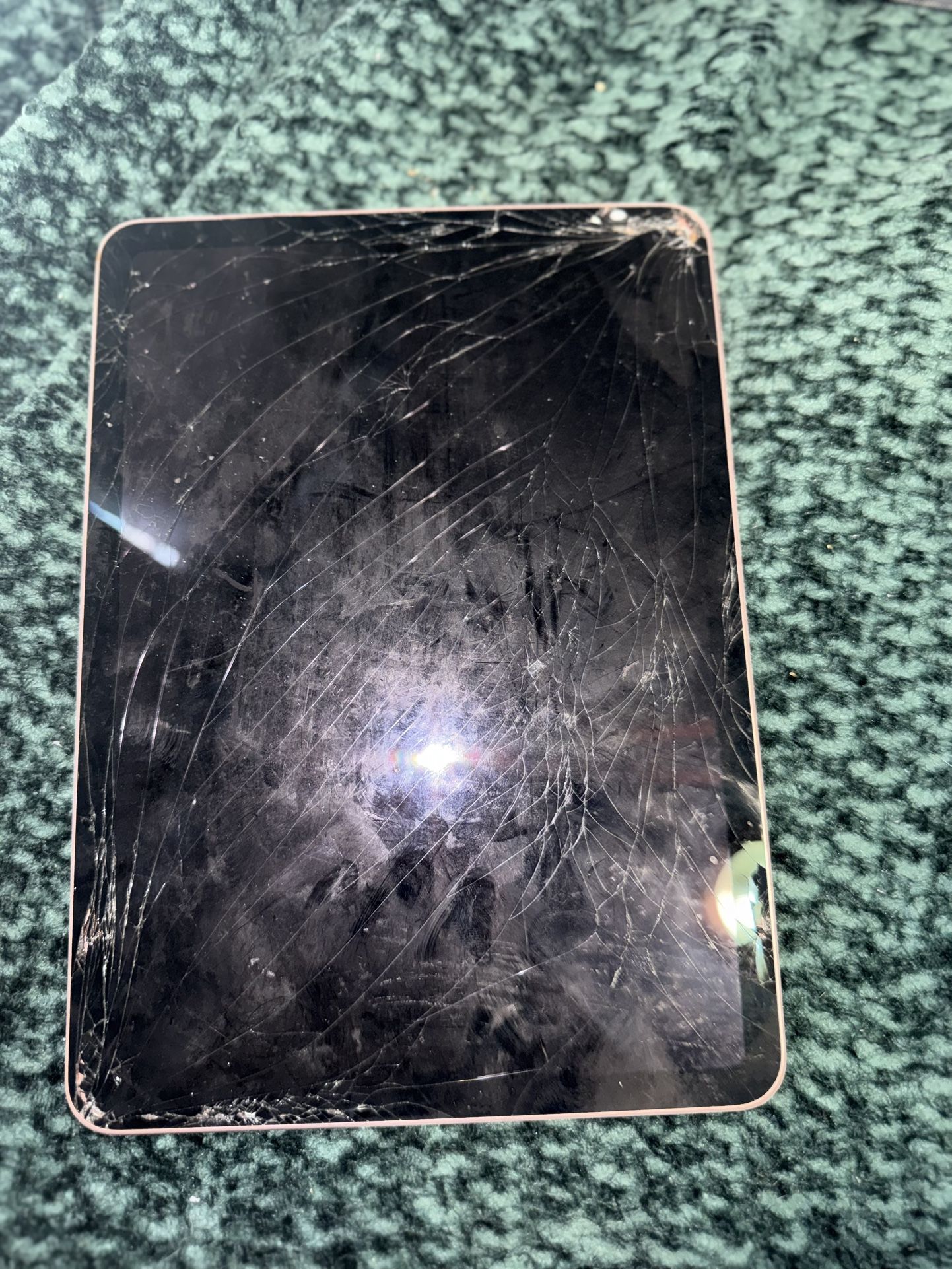 iPad Air 4 For Parts READ DESCRIPTION BEFORE CONTACTING ME