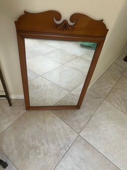 Vintage Chippendale-Style Wood Mirror – Swan Neck Scroll Crest & Carved Fan Detail