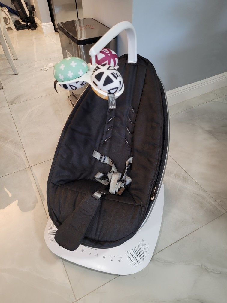 4MOMS MamaRoo Multi-Motion Baby Swing