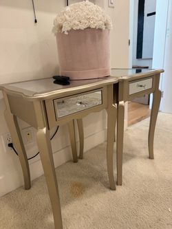 2 Nightstands