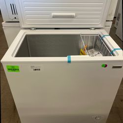 Vissani MDCF7WH 7 cu. ft. Manual Defrost Chest Freezer