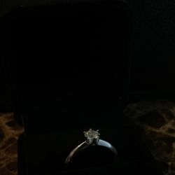 VVS1 Moissanite Engagement Ring 